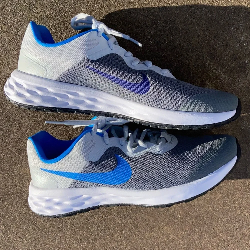 Nike NWOT Sz-6.5Y(BigKid)Sz-8(Adult)-Unisex Style- Run, Walk, Play, Skip, Jump👟